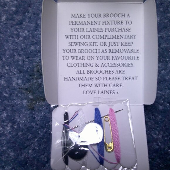 NWOT Laines Slippers w/ "Sandy The Corgi" & "Royal Crown" Brooches Size Small - Picture 5 of 6